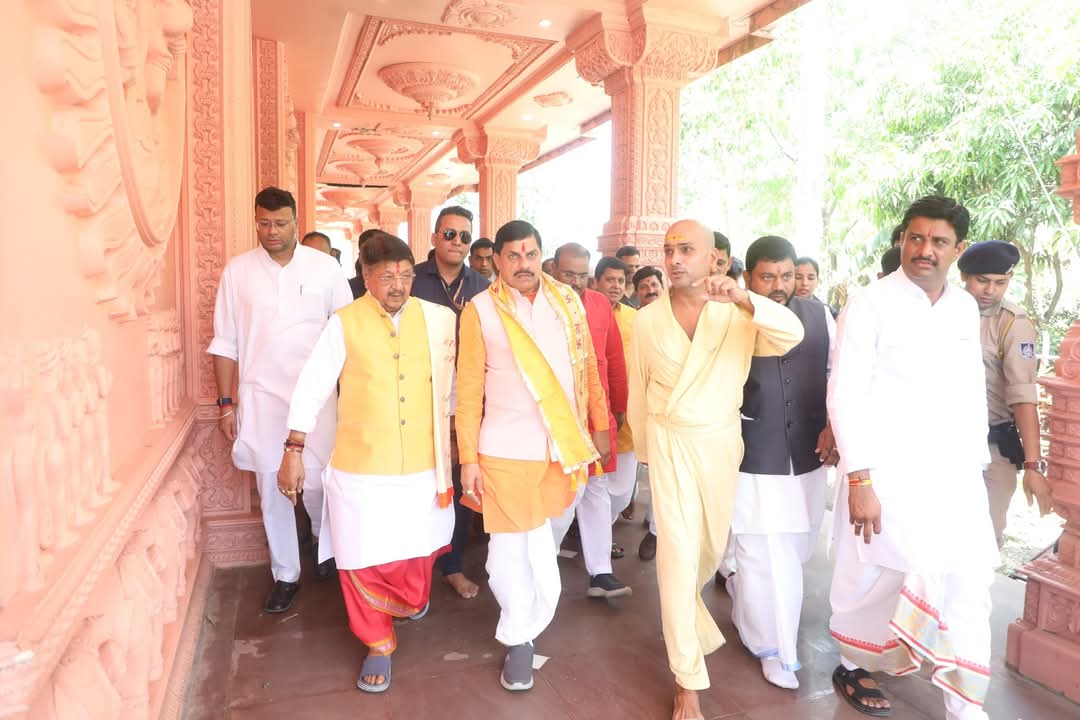 मुख्यमंत्री यादव ने आज भगवान श्री हनुमान जयंती के अवसर पर पितृ पर्वत, में पूजा-अर्चना की!