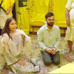 मशहूर भारतीय क्रिकेटर विराट कोहली ने टेस्ट क्रिकेट से संन्यास ले लिया है। उनके इस फैसले से क्रिकेट टीम व उनके फैंस को काफी झटका लगा है। टेस्ट क्रिकेट से सन्यास की घोषणा करने के एक दिन बाद भारत के स्टार बल्लेबाज विराट कोहली मंगलवार को अपनी पत्नी अनुष्का शर्मा के साथ वृंदावन पहुंचे। जानकारी के मुताबिक, ये मशहूर कपल प्रसिद्ध आध्यात्मिक गुरु प्रेमानंद महाराज का आशीर्वाद लेने वृंदावन गए थे। विरुष्का को स्वामी प्रेमानंद महाराज का अनुयायी माना जाता है और इस जोड़े को अक्सर वृंदावन में देखा जाता है।