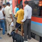 कामायनी एक्सप्रेस में बम की सूचना से मचा हड़कंप, एक घंटे खंडवा स्टेशन पर खड़ी रही ट्रेन