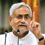 बिहार में नीतीश कुमार की अगुवाई वाली एनडीए सरकार ने एक बड़ा फैसला लेते हुए विधवाओं, वृद्धजनों और दिव्यांगजनों की पेंशन बढ़ा दी है। सामाजिक सुरक्षा पेंशन योजना के तहत अब इन लोगों को हर महीने 1100 रुपये मिलेंगे। इससे पहले प्रतिमाह 400 रुपये मिलते थे। मुख्यमंत्री नीतीश कुमार ने इस फैसले का ऐलान किया है। सामाजिक सुरक्षा पेंशन योजना के तहत सभी लाभार्थियों को जुलाई महीने से पेंशन बढ़ी हुई दर पर मिलेगी। साथ ही सीएम नीतीश ने यह भी ऐलान किया है कि सभी लाभार्थियों के खाते में यह राशि महीने की 10 तारीख तक मिल जाएगी। बिहार सरकार के इस फैसले से1 करोड़ 9 लाख 69 हजार 255 लाभार्थियों को काफी मदद मिलेगी।