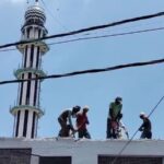 मस्जिद कमेटी ने खुद से तोड़-फोड़ का काम शुरू किया