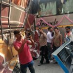 जम्मू कश्मीर के रामबन जिले में शुक्रवार को अमरनाथ यात्रा के दौरान एक हादसा हो गया. डिप्टी कमिश्नर DEO रामबन ने बताया कि पहलगाम काफिले का आखिरी वाहन चंद्रकोट लंगर स्थल पर नियंत्रण खो बैठा और वहां खड़े वाहनों से जा टकराया. इस टक्कर में चार वाहन क्षतिग्रस्त हो गए और तीस से ज्यादा यात्रियों को चोटें आईं. हालांकि तत्काल सभी को पास के अस्पताल पहुंचाया गया है.