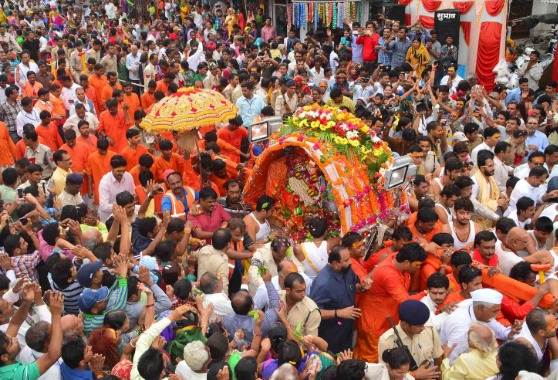 महाकाल सवारी में 50 से ज्यादा लोगों के मोबाइल और चेन चोरी