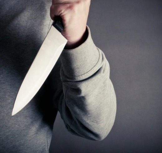 भोपाल में बीच रोड चाकू से हत्या!