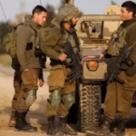 इजरायल डिफेंस फोर्स (IMF) ने खुफिया विभाग के सैनिकों और अधिकारियों के लिए अरबी भाषा व इस्लामी स्टडी की ट्रेनिंग जरूरी कर दी है। रिपोर्ट में बताया गया कि 7 अक्टूबर, 2023 को हुई खुफिया विफलता को देखते हुए यह फैसला लिया गया। माना जा रहा है कि इस पहल से खुफिया अफसरों की जांच का दायरा और बढ़ेगा।