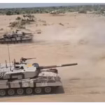 भारतीय सेना की ओर से पाकिस्तान से लगते सीमा क्षेत्र में वर्तमान और भविष्य की जरूरतों के आधार पर युद्धाभ्यास निरंतर जारी है। इसमें सेना की दक्षिणी कमान के जवान ताकत के साथ तकनीक का शानदार परिचय दे रहे हैं। जवानों की तरफ से अत्याधुनिक हथियारों के साथ आर्टिफिशियल इंटेलिजेंस (एआइ) का उपयोग करते हुए लक्ष्यों पर सटीक निशाने लगाए गए। रेगिस्तानी क्षेत्र में भारतीय सेना के जवानों ने एडवांस्ड बैटल ड्रिल्स, सटीक निशाने और बेमिसाल गतिशीलता के साथ कौशल का प्रदर्शन किया। अभ्यास में सेना ड्रोन, आर्टिफिशियल इंटेलिजेंस और सेटेलाइट टेक्नोलॉजी जैसी अत्याधुनिक तकनीकों का इस्तेमाल कर रही है। अभ्यास में बताया गया कि कैसे दुश्मन की हर गतिविधि पर पैनी निगाहें लगी हैं और उसके हर मंसूबे को किस तरह से नेस्तनाबूद किया जाता है।