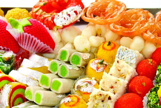 रक्षाबंधन से पहले इंदौर में मिलावटी मिठाइयों की बिक्री तेज़ हो गई है