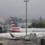 अमेरिका में शटडाउन से एक दिन में 3300 उड़ानें रद्द हो गई हैं ◆ अमेरिका में 40 दिन से जारी शटडाउन का अब गंभीर असर दिखने लगा है अमेरिका में शटडाउन से एक दिन में 3300 उड़ानें रद्द हो गई हैं ◆ अमेरिका में 40 दिन से जारी शटडाउन का अब गंभीर असर दिखने लगा है ◆ कर्मचारियों को सैलरी नहीं मिलने से उन्होंने काम करने से किया इंकार