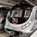 दिल्ली नगर निगम के 12 वार्डों में होने वाले उपचुनाव और मतगणना के दिन दिल्ली मेट्रो की विशेष व्यवस्था रहेगी। 30 नवंबर को मतदान और 3 दिसंबर को मतगणना के दिन मेट्रो सुबह 4 बजे से चलना शुरू करेगी। सुबह 4 से 6 बजे तक ट्रेनें हर 30 मिनट में उपलब्ध रहेंगी, उसके बाद रेगुलर शेड्यूल लागू होगा। इन दोनों दिनों आखिरी मेट्रो रात 11:30 बजे तक चलेगी। इससे MCD ड्यूटी पर तैनात कर्मचारियों की यात्रा में आसानी होगी। #Delhi #DelhiMCDElection #DelhiMetro #Metro #Election