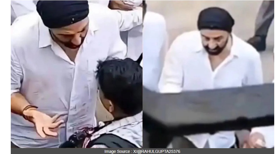 'कितने पैसे चाहिए तेरे को?' वाराणसी में दिखा सनी देओल का रौद्र रूप, छीना कैमरा, सहम उठे पैपराजी !