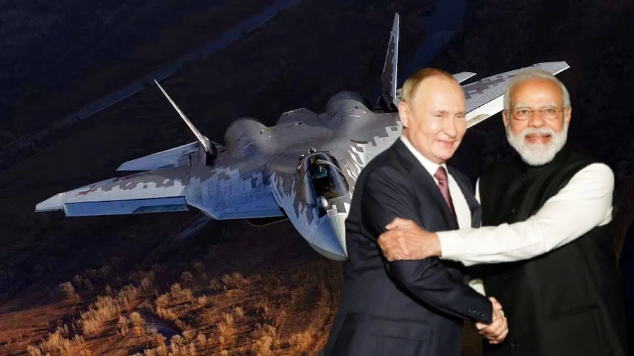 रूस के राष्ट्रपति व्लादिमीर पुतिन का आज भारत दौरे का दूसरा दिन है। इसी के साथ दोनों देशों के मजबूत रिश्तों को एक नई गति मिलने की संभावना है। व्यापार और सामरिक-कूटनीतिक समझौतों के साथ-साथ दोनों देशों की निगाह एक बार फिर रक्षा समझौतों पर होगी। दरअसल, भारत के रिश्ते रूस से उस समय से स्थापित हैं, जब सोवियत संघ का विघटन तक नहीं हुआ था। भारत उस दौर से ही अपनी रक्षा खरीद के लिए रूस पर निर्भर था। बीते कुछ वर्षों में भारत ने अपनी रक्षा जरूरतों के लिए फ्रांस, इस्राइल और अमेरिका का रुख जरूर किया है, लेकिन अब भी भारत की ज्यादातर रक्षा आपूर्ति रूस से ही होती है।