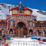 उत्तराखंड में आगामी चारधाम यात्रा को लेकर तैयारियां तेज हो गई हैं. इसी क्रम में भगवान बद्रीनाथ धाम के कपाट खुलने की तारीख का औपचारिक ऐलान कर दिया गया है. बद्रीनाथ धाम के कपाट 23 अप्रैल 2026 को सुबह 6 बजकर 15 मिनट पर विधि-विधान और वैदिक मंत्रोच्चार के साथ श्रद्धालुओं के लिए खोल दिए जाएंगे. 19 अप्रैल 2026 को गंगोत्री और यमुनोत्री धाम के कपाट खोले जाएंगे. गंगोत्री और यमुनोत्री धाम के कपाट खुलने के साथ ही चारधाम यात्रा का विधिवत शुभारंभ हो जाएगा.