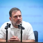 कांग्रेस नेता और लोकसभा में नेता विपक्ष राहुल गांधी ने इंदौर दूषित जल कांड मामले में बीजेपी सरकार पर बड़ा हमला बोला है। राहुल गांधी ने इस मामले में जिम्मेदार लोगों के खिलाफ कड़ी कार्रवाई की मांग की है। साथ ही राहुल गांधी ने पीएम मोदी की खामोशी पर भी सवाल उठाया है। राहुल गांधी ने एक्स पर एक पोस्ट में कहा कि मध्यप्रदेश अब कुप्रशासन का एपिसेंटर बन चुका है - कहीं खांसी की सिरप से मौतें, कहीं सरकारी अस्पताल में बच्चों की जान लेने वाले चूहे, और अब सीवर मिला पानी पीकर मौतें। और जब-जब गरीब मरते हैं, मोदी जी हमेशा की तरह खामोश रहते हैं।