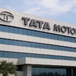 Tata Motors Share: टाटा मोटर्स पर ब्रोकरेज बुलिश, CV साइकल में सुधार से मिलेगा 16% का रिटर्न; जानें नया टारगेट