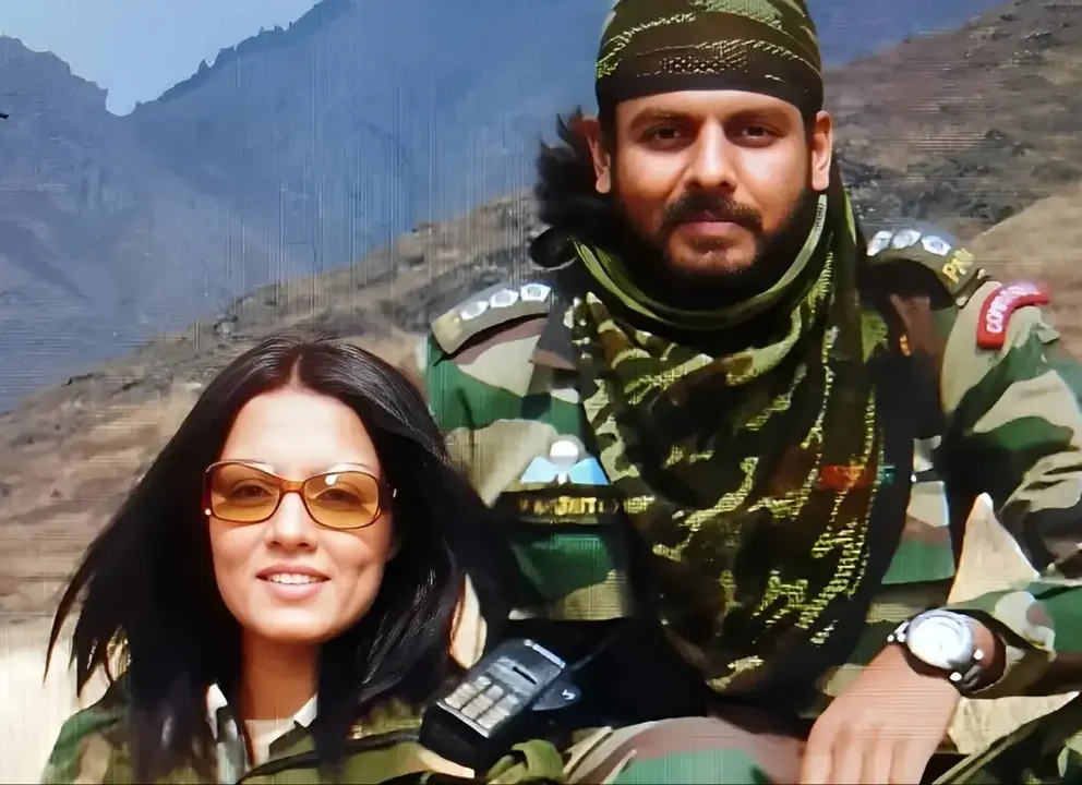 अपने रिटायर्ड आर्मी ऑफिसर भाई की रिहाई के लिए कोर्ट पहुंचीं यह एक्ट्रेस