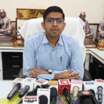 प्रत्येक मंगलवार को लगने वाली जनसुनवाई इस बार इंदौर नगर निगम कार्यालय निगम कमिश्नर क्षितिज सिंगला ने शहर वासियों की समस्याएं सुनी