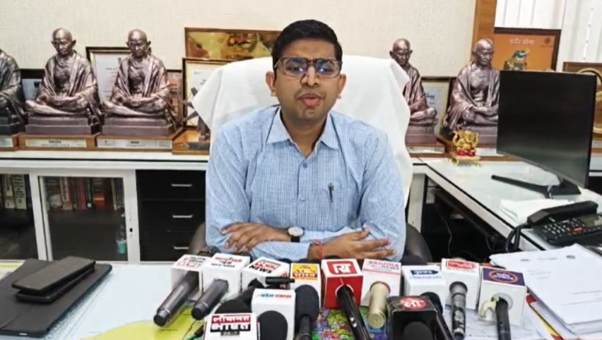 प्रत्येक मंगलवार को लगने वाली जनसुनवाई इस बार इंदौर नगर निगम कार्यालय निगम कमिश्नर क्षितिज सिंगला ने शहर वासियों की समस्याएं सुनी