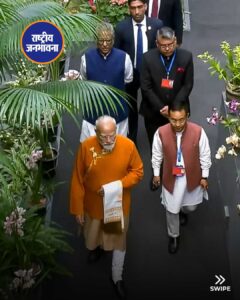 सिक्किम के गंगटोक स्थित स्वर्णजयंती मैत्री मंजरी पार्क में ऑर्किडेरियम का दौरा करते प्रधानमंत्री नरेंद्र मोदी