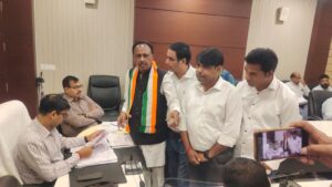 इंदौर में जल संकट पर कांग्रेस का घेराव, दूषित पानी और टैंकर माफिया पर उठाए सवाल