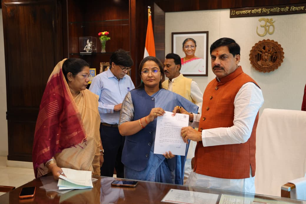 राज्य मंत्री ने CM से की PMGSY के महाप्रबंधक उमेश साहू की शिकायत, कड़ी कार्रवाई की मांग