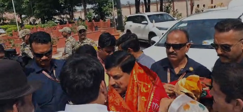 इंदौर - मुख्यमंत्री मोहन यादव इंदौर एयरपोर्ट पहुंचे , बीजेपी नेताओं ने किया स्वागत।